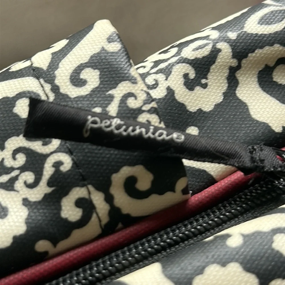 Petunia Pickle Bottom tote/diaper/mommy bag with front pockets, two back pockets